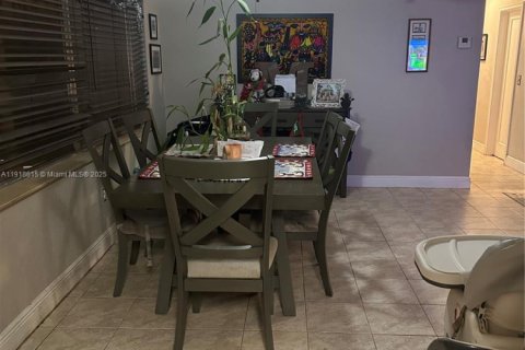Casa en venta en Miami, Florida, 3 dormitorios, 131.36 m2 № 1973982 - foto 11