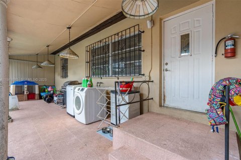 Casa en venta en Miami, Florida, 3 dormitorios, 131.36 m2 № 1973982 - foto 30
