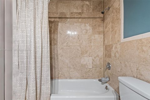 Casa en venta en Miami, Florida, 3 dormitorios, 131.36 m2 № 1973982 - foto 23