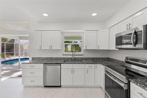 Villa ou maison à louer à North Port, Floride: 3 chambres, 131.36 m2 № 2116462 - photo 8