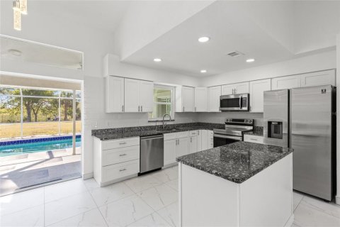 Villa ou maison à louer à North Port, Floride: 3 chambres, 131.36 m2 № 2116462 - photo 10