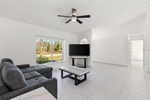 Villa ou maison à louer à North Port, Floride: 3 chambres, 131.36 m2 № 2116462 - photo 12