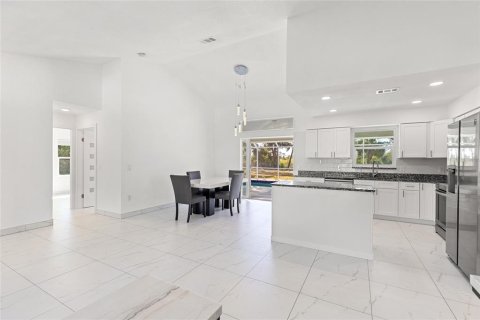 Villa ou maison à louer à North Port, Floride: 3 chambres, 131.36 m2 № 2116462 - photo 13