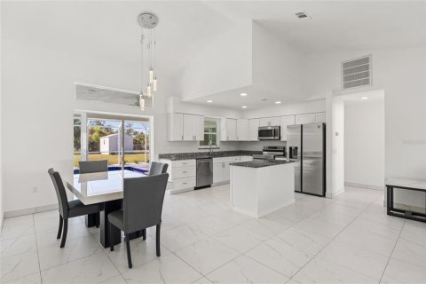 Villa ou maison à louer à North Port, Floride: 3 chambres, 131.36 m2 № 2116462 - photo 9