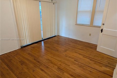 Снять в аренду виллу или дом в Холливуд, Флорида 1 спальня, 65.12м2, № 2003173 - фото 3