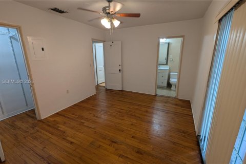 Снять в аренду виллу или дом в Холливуд, Флорида 1 спальня, 65.12м2, № 2003173 - фото 2