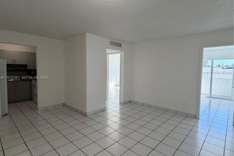 Apartamento en alquiler en Miami, Florida, 2 dormitorios, 3027.68 m2 № 2035945 - foto 5