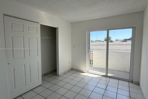 Apartamento en alquiler en Miami, Florida, 2 dormitorios, 3027.68 m2 № 2035945 - foto 7