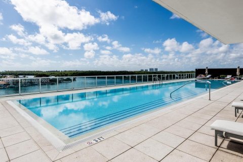 Condo in Sunny Isles Beach, Florida, 2 bedrooms  № 1812050 - photo 30