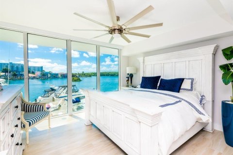 Condo in Sunny Isles Beach, Florida, 2 bedrooms  № 1812050 - photo 13