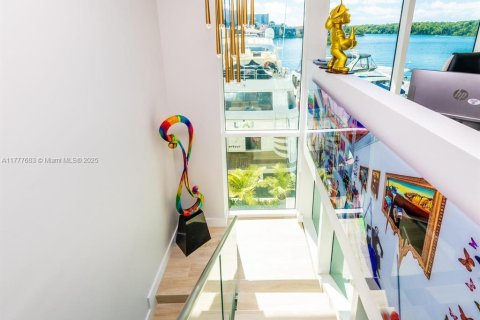Condo in Sunny Isles Beach, Florida, 2 bedrooms  № 1812050 - photo 11