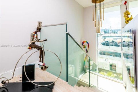 Condo in Sunny Isles Beach, Florida, 2 bedrooms  № 1812050 - photo 12