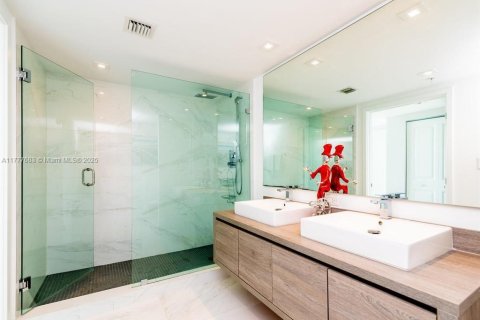 Condo in Sunny Isles Beach, Florida, 2 bedrooms  № 1812050 - photo 15
