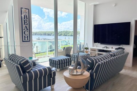 Condo in Sunny Isles Beach, Florida, 2 bedrooms  № 1812050 - photo 17