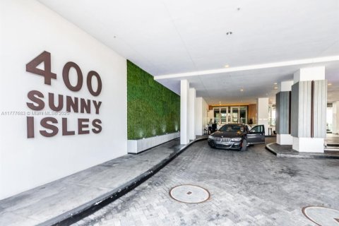 Condo in Sunny Isles Beach, Florida, 2 bedrooms  № 1812050 - photo 22