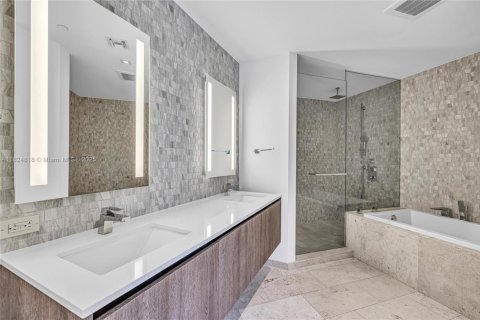 Купить кондоминиум в Майами, Флорида 2 спальни, 117.52м2, № 1938052 - фото 25