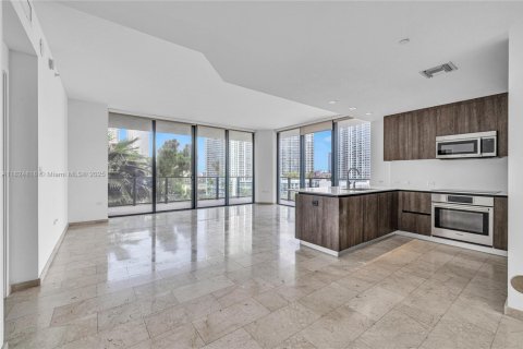 Copropriété à vendre à Miami, Floride: 2 chambres, 117.52 m2 № 1938052 - photo 1