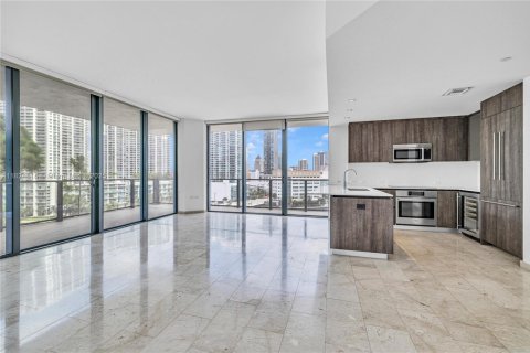 Condo in Miami, Florida, 2 bedrooms  № 1938052 - photo 2