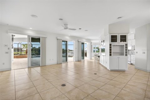 Villa ou maison à vendre à Port Charlotte, Floride: 4 chambres, 301.93 m2 № 1904772 - photo 8
