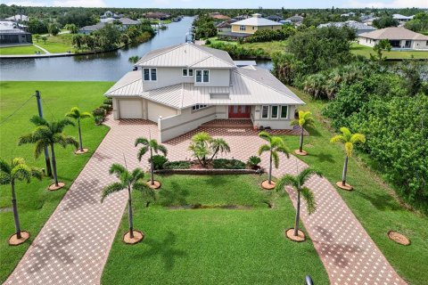 Villa ou maison à vendre à Port Charlotte, Floride: 4 chambres, 301.93 m2 № 1904772 - photo 1