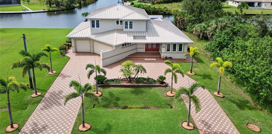 Villa ou maison à Port Charlotte, Floride 4 chambres, 301.93 m2 № 1904772