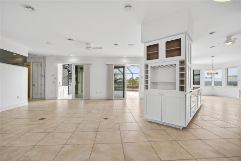 Villa ou maison à vendre à Port Charlotte, Floride: 4 chambres, 301.93 m2 № 1904772 - photo 9