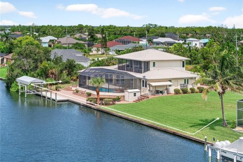 Villa ou maison à vendre à Port Charlotte, Floride: 4 chambres, 301.93 m2 № 1904772 - photo 4