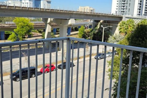 Condominio en Miami, Florida, 1 dormitorio  № 2048893