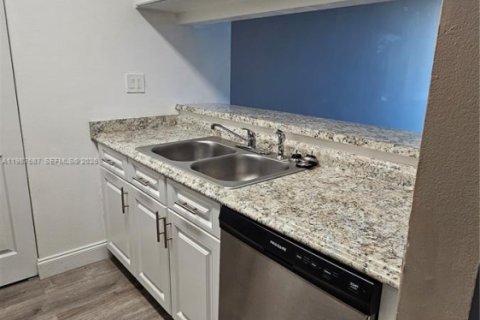 Condominio en alquiler en Miami, Florida, 1 dormitorio, 53.42 m2 № 2048893 - foto 3