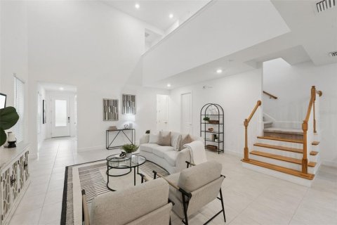 House in Winter Garden, Florida 4 bedrooms, 271.92 sq.m. № 2393563 - photo 13
