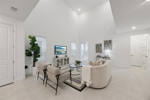 House in Winter Garden, Florida 4 bedrooms, 271.92 sq.m. № 2393563 - photo 9
