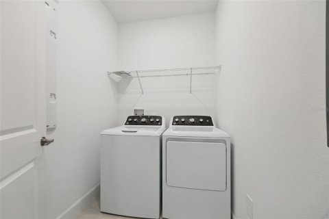 House in Winter Garden, Florida 4 bedrooms, 271.92 sq.m. № 2393563 - photo 27