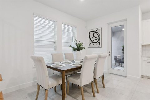 House in Winter Garden, Florida 4 bedrooms, 271.92 sq.m. № 2393563 - photo 14