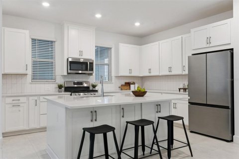 House in Winter Garden, Florida 4 bedrooms, 271.92 sq.m. № 2393563 - photo 20