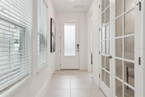 House in Winter Garden, Florida 4 bedrooms, 271.92 sq.m. № 2393563 - photo 3