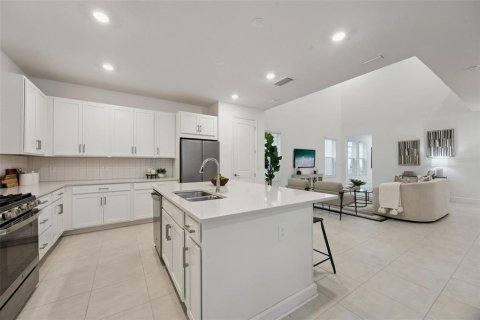 House in Winter Garden, Florida 4 bedrooms, 271.92 sq.m. № 2393563 - photo 19
