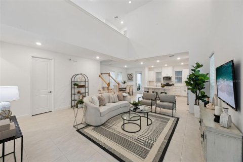 House in Winter Garden, Florida 4 bedrooms, 271.92 sq.m. № 2393563 - photo 11