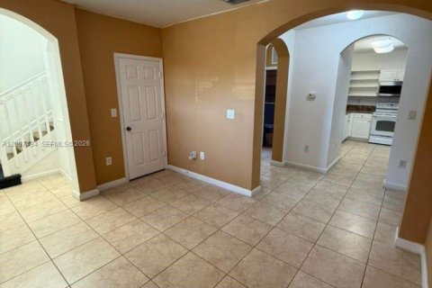 Townhouse in Cutler Bay, Florida 3 bedrooms, 135.54 sq.m. № 2392159 - photo 4