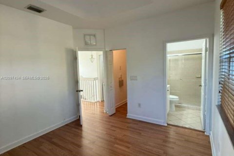 Townhouse in Cutler Bay, Florida 3 bedrooms, 135.54 sq.m. № 2392159 - photo 16