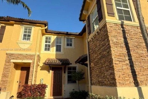 Townhouse in Cutler Bay, Florida 3 bedrooms, 135.54 sq.m. № 2392159 - photo 3