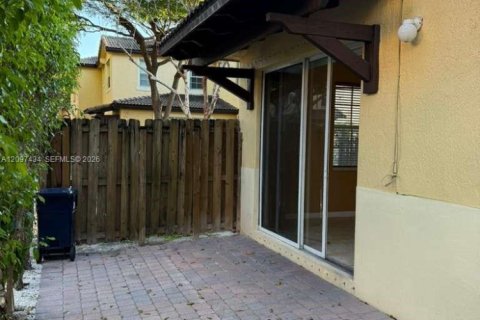 Townhouse in Cutler Bay, Florida 3 bedrooms, 135.54 sq.m. № 2392159 - photo 27