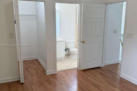 Townhouse in Cutler Bay, Florida 3 bedrooms, 135.54 sq.m. № 2392159 - photo 11