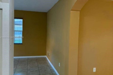 Townhouse in Cutler Bay, Florida 3 bedrooms, 135.54 sq.m. № 2392159 - photo 5