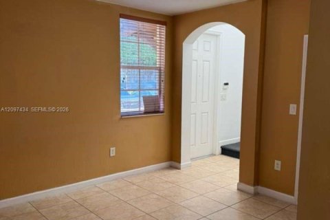 Townhouse in Cutler Bay, Florida 3 bedrooms, 135.54 sq.m. № 2392159 - photo 17