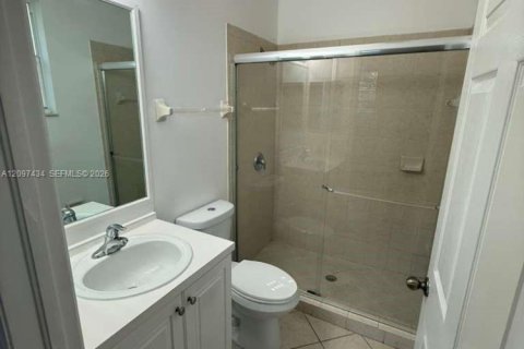 Townhouse in Cutler Bay, Florida 3 bedrooms, 135.54 sq.m. № 2392159 - photo 25