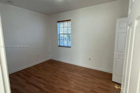 Townhouse in Cutler Bay, Florida 3 bedrooms, 135.54 sq.m. № 2392159 - photo 13