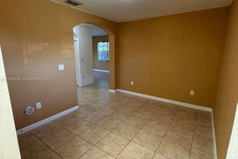 Townhouse in Cutler Bay, Florida 3 bedrooms, 135.54 sq.m. № 2392159 - photo 6
