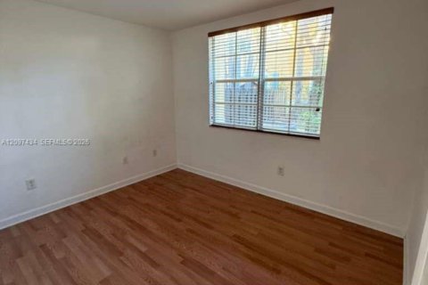 Townhouse in Cutler Bay, Florida 3 bedrooms, 135.54 sq.m. № 2392159 - photo 18