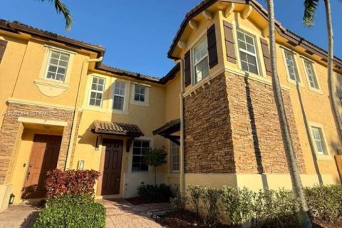 Townhouse in Cutler Bay, Florida 3 bedrooms, 135.54 sq.m. № 2392159
