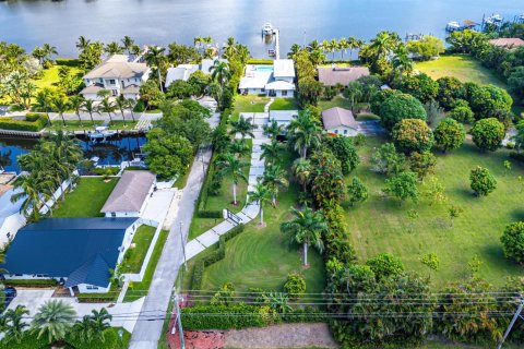 Villa ou maison à vendre à Jupiter, Floride: 3 chambres, 305.28 m2 № 2270418 - photo 2